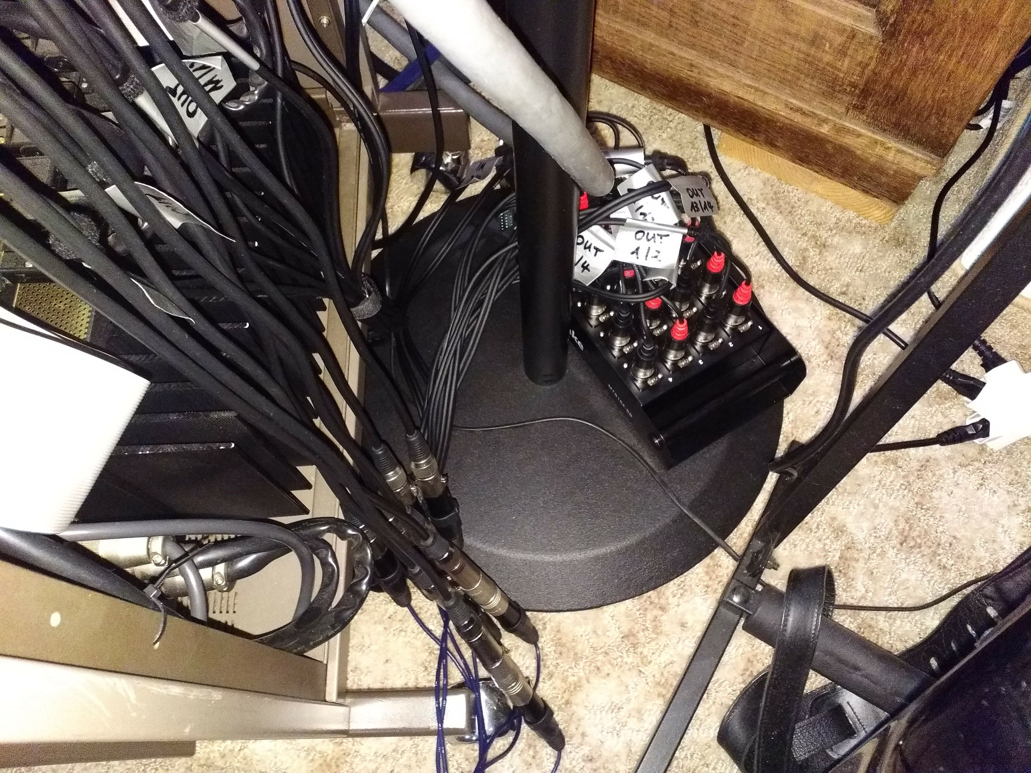Tascam 85-16B cable management