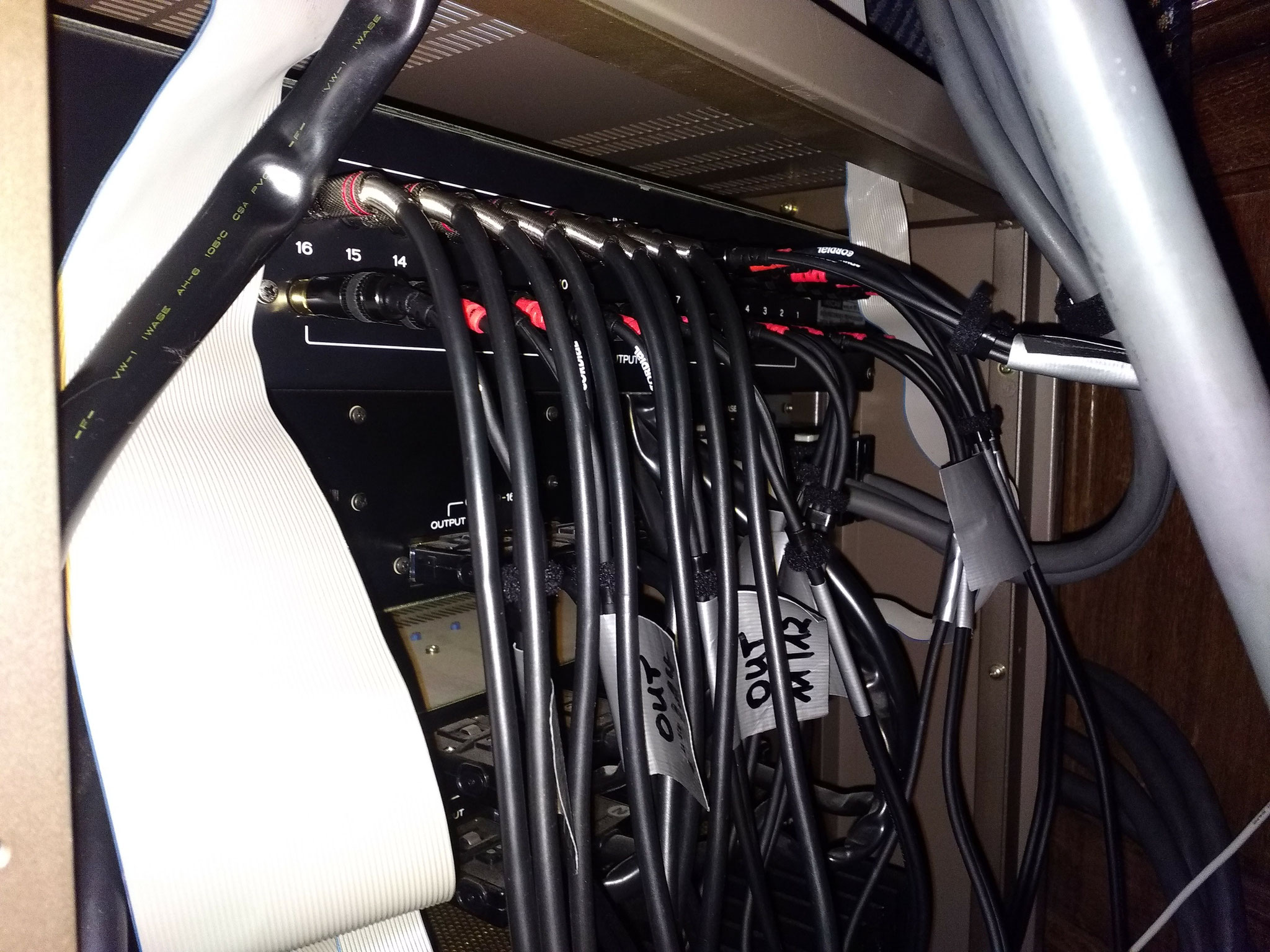 Tascam 85-16B cable management