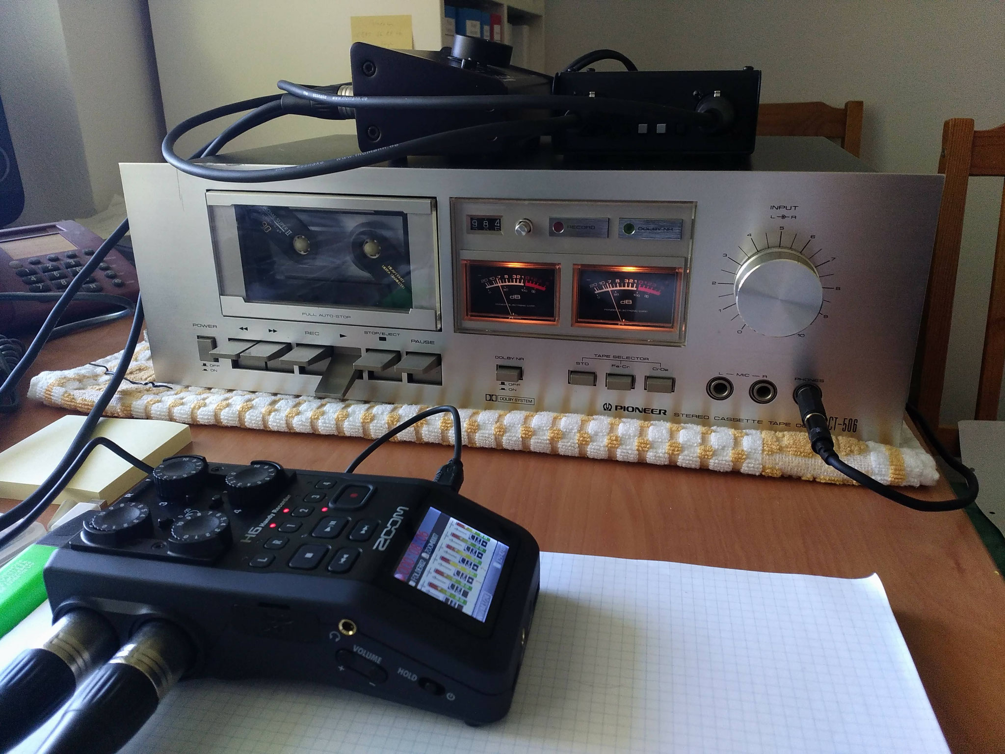 Audio tape transfer setup with Philips N2537 Stereo Cassette Deck and Zoom H6 Handy Recorder